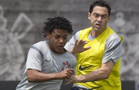 Durante o treino realizado esta manh no CT Joaquim Grava, localizado no Parque Ecolgico do Tiete. O prximo jogo da equipe ser amanh, quarta-feira, dia 17/10 contra o Cruzeiro, no estdio Melo, em Varginha/MG, vlido pela 31 rodada do Campeonato Brasileiro de 2012