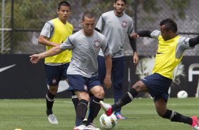 Durante o treino realizado esta manh no CT Joaquim Grava, localizado no Parque Ecolgico do Tiete. O prximo jogo da equipe ser amanh, quarta-feira, dia 17/10 contra o Cruzeiro, no estdio Melo, em Varginha/MG, vlido pela 31 rodada do Campeonato Brasileiro de 2012