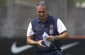 Durante o treino realizado esta manh no CT Joaquim Grava, localizado no Parque Ecolgico do Tiete. O prximo jogo da equipe ser amanh, quarta-feira, dia 17/10 contra o Cruzeiro, no estdio Melo, em Varginha/MG, vlido pela 31 rodada do Campeonato Brasileiro de 2012