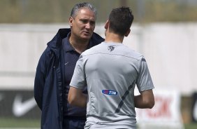 Durante o treino realizado esta manh no CT Joaquim Grava, localizado no Parque Ecolgico do Tiete. O prximo jogo da equipe ser amanh, quarta-feira, dia 17/10 contra o Cruzeiro, no estdio Melo, em Varginha/MG, vlido pela 31 rodada do Campeonato Brasileiro de 2012