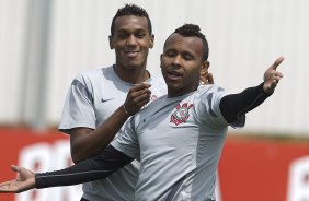 Durante o treino realizado esta manh no CT Joaquim Grava, localizado no Parque Ecolgico do Tiete. O prximo jogo da equipe ser amanh, quarta-feira, dia 17/10 contra o Cruzeiro, no estdio Melo, em Varginha/MG, vlido pela 31 rodada do Campeonato Brasileiro de 2012