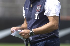 Durante o treino realizado esta manh no CT Joaquim Grava, localizado no Parque Ecolgico do Tiete. O prximo jogo da equipe ser amanh, quarta-feira, dia 17/10 contra o Cruzeiro, no estdio Melo, em Varginha/MG, vlido pela 31 rodada do Campeonato Brasileiro de 2012