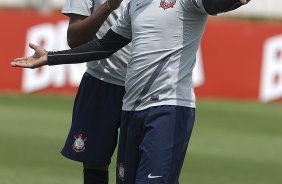 Durante o treino realizado esta manh no CT Joaquim Grava, localizado no Parque Ecolgico do Tiete. O prximo jogo da equipe ser amanh, quarta-feira, dia 17/10 contra o Cruzeiro, no estdio Melo, em Varginha/MG, vlido pela 31 rodada do Campeonato Brasileiro de 2012