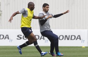 Durante o treino realizado esta manh no CT Joaquim Grava, localizado no Parque Ecolgico do Tiete. O prximo jogo da equipe ser amanh, quarta-feira, dia 17/10 contra o Cruzeiro, no estdio Melo, em Varginha/MG, vlido pela 31 rodada do Campeonato Brasileiro de 2012