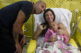 O atacante Emerson, ao lado do técnico Tite, visita o GRAAC - Grupo de Apoio ao Adolescente e à Criança com Câncer - após o treino realizado esta manhã no CT Joaquim Grava, localizado no Parque Ecológico do Tiete. O próximo jogo da equipe será domingo, dia 04/11, contra o Atlético-GO, no estádio Serra Dourada, válido pela 34ª rodada do Campeonato Brasileiro de 2012