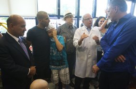 O atacante Emerson visita o GRAAC - Grupo de Apoio ao Adolescente e à Criança com Câncer - após o treino realizado esta manhã no CT Joaquim Grava, localizado no Parque Ecológico do Tiete. O próximo jogo da equipe será domingo, dia 04/11, contra o Atlético-GO, no estádio Serra Dourada, válido pela 34ª rodada do Campeonato Brasileiro de 2012