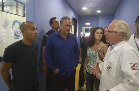 O atacante Emerson visita o GRAAC - Grupo de Apoio ao Adolescente e à Criança com Câncer - após o treino realizado esta manhã no CT Joaquim Grava, localizado no Parque Ecológico do Tiete. O próximo jogo da equipe será domingo, dia 04/11, contra o Atlético-GO, no estádio Serra Dourada, válido pela 34ª rodada do Campeonato Brasileiro de 2012