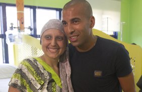 O atacante Emerson visita o GRAAC - Grupo de Apoio ao Adolescente e à Criança com Câncer - após o treino realizado esta manhã no CT Joaquim Grava, localizado no Parque Ecológico do Tiete. O próximo jogo da equipe será domingo, dia 04/11, contra o Atlético-GO, no estádio Serra Dourada, válido pela 34ª rodada do Campeonato Brasileiro de 2012