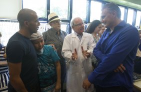 O atacante Emerson visita o GRAAC - Grupo de Apoio ao Adolescente e  Criana com Cncer - aps o treino realizado esta manh no CT Joaquim Grava, localizado no Parque Ecolgico do Tiete. O prximo jogo da equipe ser domingo, dia 04/11, contra o Atltico-GO, no estdio Serra Dourada, vlido pela 34 rodada do Campeonato Brasileiro de 2012