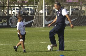 Durante o treino realizado esta tarde no CT Joaquim Grava, localizado no Parque Ecolgico do Tiete. O prximo jogo da equipe ser sbado, dia 10/11, contra o Coritiba, no estdio do Pacaembu, vlido pela 35 rodada do Campeonato Brasileiro de 2012