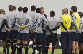 Durante o treino realizado esta tarde no CT Joaquim Grava, localizado no Parque Ecolgico do Tiete. O prximo jogo da equipe ser amanh, sbado, dia 10/11, contra o Coritiba, no estdio do Pacaembu, vlido pela 35 rodada do Campeonato Brasileiro de 2012