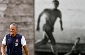 O tcnico Tite do Corinthians durante treino realizado no CT Joaquim Grava