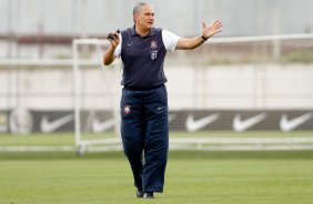 O tcnico Tite do Corinthians durante treino realizado no CT Joaquim Grava