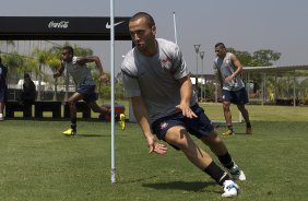 Durante o treino realizado esta manh no CT Joaquim Grava, localizado no Parque Ecolgico do Tiete. O prximo jogo da equipe ser domingo, dia 02/12, contra o So Paulo, no Pacaembu, vlido pela 38 rodada do Campeonato Brasileiro de 2012
