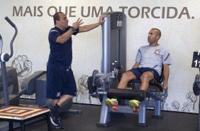 Durante o treino realizado esta manh no CT Joaquim Grava, localizado no Parque Ecolgico do Tiete. O prximo jogo da equipe ser domingo, dia 02/12, contra o So Paulo, no Pacaembu, vlido pela 38 rodada do Campeonato Brasileiro de 2012