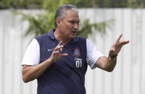 Durante o treino realizado esta manh no CT Joaquim Grava, localizado no Parque Ecolgico do Tiete. O prximo jogo da equipe ser amanh, domingo, dia 02/12, contra o So Paulo, no Pacaembu, vlido pela 38 rodada do Campeonato Brasileiro de 2012
