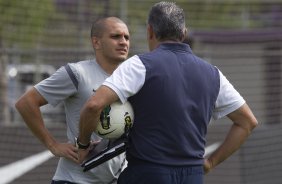 Durante o treino realizado esta manh no CT Joaquim Grava, localizado no Parque Ecolgico do Tiete. O prximo jogo da equipe ser amanh, domingo, dia 02/12, contra o So Paulo, no Pacaembu, vlido pela 38 rodada do Campeonato Brasileiro de 2012