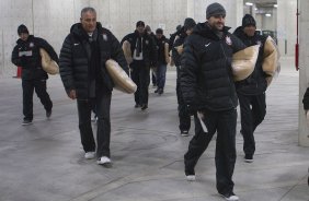 Mais a comisso tecnica fora ao estdio de Toyota, para assistir ao jogo entre o Al Ahly, do Egito, e o Sanfrecce Hiroshima, aps o treino desta tarde no Wave Stadium Kariya, como preparao para a disputa do Campeonato Mundial Interclubes organizado pela FIFA, a ser jogado nas cidades de Toyota e Yokohama