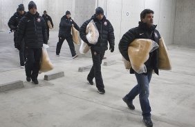 Mais a comissão tecnica fora ao estádio de Toyota, para assistir ao jogo entre o Al Ahly, do Egito, e o Sanfrecce Hiroshima, após o treino desta tarde no Wave Stadium Kariya, como preparação para a disputa do Campeonato Mundial Interclubes organizado pela FIFA, a ser jogado nas cidades de Toyota e Yokohama
