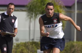 Durante o treino realizado esta manh no CT Joaquim Grava, localizado no Parque Ecolgico do Tiete. O prximo jogo da equipe ser domingo, dia 20/01, contra o Paulista de Jundia, no estdio Jaime Cintra , em Jundia, vlido pela 1 rodada do Campeonato Paulista de 2013