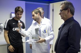 O atacante Alexandre Pato antes dos exames realizados esta manhã no CT Joaquim Grava, localizado no Parque Ecológico do Tiete. O próximo jogo da equipe será domingo, dia 20/01, contra o Paulista de Jundiaí, no estádio Jaime Cintra , em Jundiaí, válido pela 1ª rodada do Campeonato Paulista de 2013