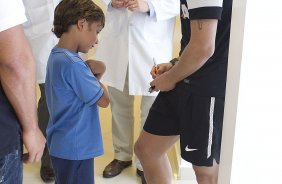O atacante Alexandre Pato antes dos exames realizados esta manhã no CT Joaquim Grava, localizado no Parque Ecológico do Tiete. O próximo jogo da equipe será domingo, dia 20/01, contra o Paulista de Jundiaí, no estádio Jaime Cintra , em Jundiaí, válido pela 1ª rodada do Campeonato Paulista de 2013
