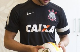 O atacante Alexandre Pato continua seus exames esta tarde no CT Joaquim Grava, localizado no Parque Ecolgico do Tiete. O prximo jogo da equipe ser domingo, dia 20/01, contra o Paulista de Jundia, no estdio Jaime Cintra , em Jundia, vlido pela 1 rodada do Campeonato Paulista de 2013