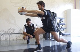 O atacante Alexandre Pato continua seus exames esta tarde no CT Joaquim Grava, localizado no Parque Ecolgico do Tiete. O prximo jogo da equipe ser domingo, dia 20/01, contra o Paulista de Jundia, no estdio Jaime Cintra , em Jundia, vlido pela 1 rodada do Campeonato Paulista de 2013