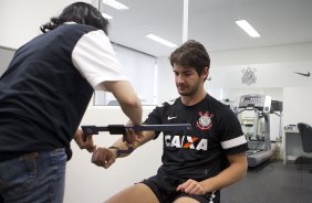 O atacante Alexandre Pato continua seus exames realizados esta tarde no CT Joaquim Grava, localizado no Parque Ecolgico do Tiete. O prximo jogo da equipe ser domingo, dia 20/01, contra o Paulista de Jundia, no estdio Jaime Cintra , em Jundia, vlido pela 1 rodada do Campeonato Paulista de 2013