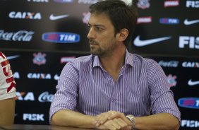 O atacante Alexandre Pato, ao lado do diretor de futebol Roberto Andrade e do diretor adjunto de futebol Duilio Monteiro Alves, foi apresentado hoje após o treino desta manhã no CT Joaquim Grava, localizado no Parque Ecológico do Tiete. O próximo jogo da equipe será domingo, dia 20/01, contra o Paulista de Jundiaí, no estádio Jaime Cintra , em Jundiaí, válido pela 1ª rodada do Campeonato Paulista de 2013