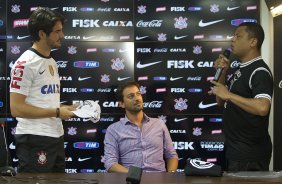 O atacante Alexandre Pato, ao lado do diretor de futebol Roberto Andrade e do diretor adjunto de futebol Duilio Monteiro Alves, foi apresentado hoje após o treino desta manhã no CT Joaquim Grava, localizado no Parque Ecológico do Tiete. O próximo jogo da equipe será domingo, dia 20/01, contra o Paulista de Jundiaí, no estádio Jaime Cintra , em Jundiaí, válido pela 1ª rodada do Campeonato Paulista de 2013