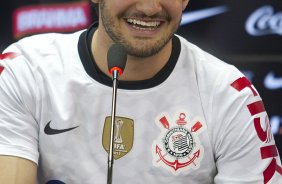 O atacante Alexandre Pato, ao lado do diretor de futebol Roberto Andrade e do diretor adjunto de futebol Duilio Monteiro Alves, foi apresentado hoje após o treino desta manhã no CT Joaquim Grava, localizado no Parque Ecológico do Tiete. O próximo jogo da equipe será domingo, dia 20/01, contra o Paulista de Jundiaí, no estádio Jaime Cintra , em Jundiaí, válido pela 1ª rodada do Campeonato Paulista de 2013