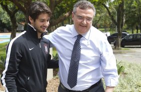 O atacante Alexandre Pato foi visitar o presidente Mario Gobbi durante o treino desta manh no CT Joaquim Grava, localizado no Parque Ecolgico do Tiete. O prximo jogo da equipe ser domingo, dia 20/01, contra o Paulista de Jundia, no estdio Jaime Cintra , em Jundia, vlido pela 1 rodada do Campeonato Paulista de 2013