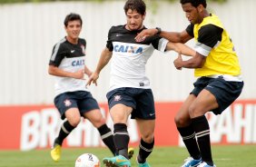 Alexandre Pato e Gil durante treino do Corinthians realizado no CT joaquim grava