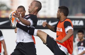 Durante o treino de hoje a tarde no CT Joaquim Grava, localizado no Parque Ecolgico do Tiete. O prximo jogo da equipe ser domingo, dia 20/01, contra o Paulista de Jundia, no estdio Jaime Cintra , em Jundia, vlido pela 1 rodada do Campeonato Paulista de 2013