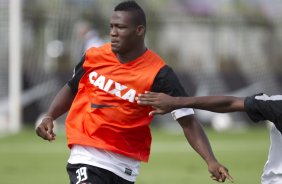 Durante o treino de hoje a tarde no CT Joaquim Grava, localizado no Parque Ecolgico do Tiete. O prximo jogo da equipe ser domingo, dia 20/01, contra o Paulista de Jundia, no estdio Jaime Cintra , em Jundia, vlido pela 1 rodada do Campeonato Paulista de 2013