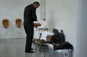 Nos vestiários antes do jogo desta tarde entre Paulista x Corinthians, no estádio Jaime Cintra , em Jundiaí, válido pela 1ª rodada do Campeonato Paulista 2013 - Jundiaí/SP
