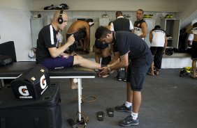 Nos vestiários antes do jogo desta tarde entre Paulista x Corinthians, no estádio Jaime Cintra , em Jundiaí, válido pela 1ª rodada do Campeonato Paulista 2013 - Jundiaí/SP
