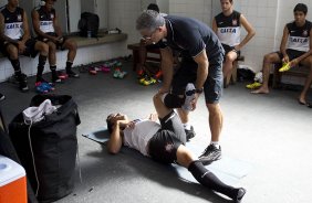 Nos vestiários antes do jogo desta tarde entre Paulista x Corinthians, no estádio Jaime Cintra , em Jundiaí, válido pela 1ª rodada do Campeonato Paulista 2013 - Jundiaí/SP