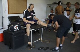 Nos vestiários antes do jogo desta tarde entre Paulista x Corinthians, no estádio Jaime Cintra , em Jundiaí, válido pela 1ª rodada do Campeonato Paulista 2013 - Jundiaí/SP
