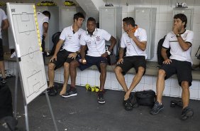 Nos vestiários antes do jogo desta tarde entre Paulista x Corinthians, no estádio Jaime Cintra , em Jundiaí, válido pela 1ª rodada do Campeonato Paulista 2013 - Jundiaí/SP