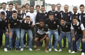 O time de futsal do Corinthians foi apresentado aps o treino realizado desta manh no CT Joaquim Grava, localizado no Parque Ecolgico do Tiete. O prximo jogo da equipe ser amanh, quarta-feira, dia 23/01, contra a Ponte Preta, de Campinas, no estdio do Pacaembu, vlido pela 1 rodada do Campeonato Paulista de 2013