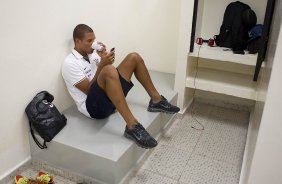 Nos vestiários antes da partida entre Corinthians x Ponte Preta/Campinas realizada esta tarde no estádio do Pacaembu, jogo válido pela 1ª rodada do Campeonato Paulista de 2013