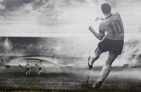 O ex-jogador Neto inaugura um painel no 'Gol de Muro' durante o treino desta tarde no CT Joaquim Grava, no Parque Ecológico do Tiete. O próximo jogo da equipe será domingo, 03/02, contra o Oeste, de Itápolis, no estádio do Pacaembu, válido pela 5ª rodada do Campeonato Paulista de 2013