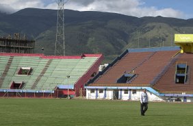 Durante o treino esta tarde no Estadium Felix Capriles, em Cochabamba. O prximo jogo da equipe ser quarta-feira, 20/02, contra o San Jos, na cidade de Oruro/Bolivia, primeiro jogo da fase de classificao da Copa Libertadores de Amrica 2013