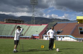 Durante o treino esta tarde no Estadium Felix Capriles, em Cochabamba. O prximo jogo da equipe ser quarta-feira, 20/02, contra o San Jos, na cidade de Oruro/Bolivia, primeiro jogo da fase de classificao da Copa Libertadores de Amrica 2013