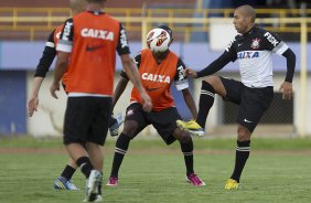 Durante o treino esta tarde no Estadium Felix Capriles, em Cochabamba. O prximo jogo da equipe ser quarta-feira, 20/02, contra o San Jos, na cidade de Oruro/Bolivia, primeiro jogo da fase de classificao da Copa Libertadores de Amrica 2013