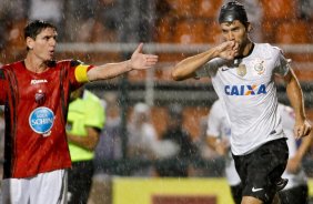 Felipe do Corinthians comemora aps marca gol contra a equipe do Ituano durante partida vlida pelo Copa Libertadores realizado no Pacaembu