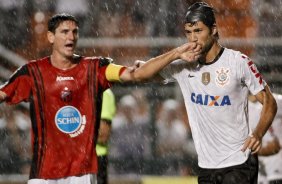 Felipe do Corinthians comemora aps marca gol contra a equipe do Ituano durante partida vlida pelo Copa Libertadores realizado no Pacaembu