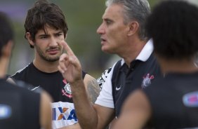 Durante o treino desta tarde no CT Joaquim Grava, no Parque Ecolgico do Tiete. O prximo jogo da equipe ser amanh, sbado, dia 16/03, contra a Uniao Barbarese, jogo da 12 rodada do Campeonato Paulista 2013